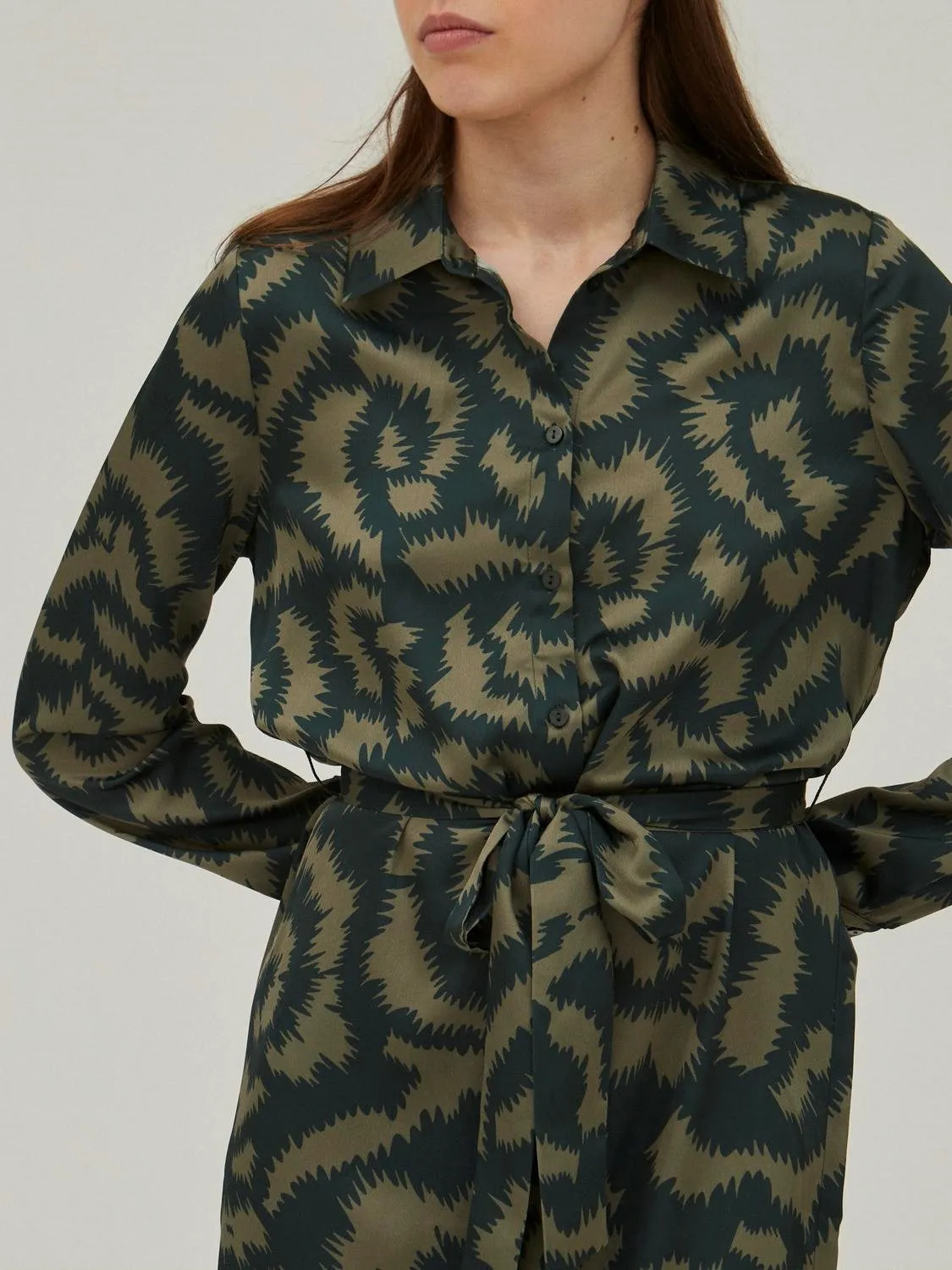 14095433 VIzoe Midi Shirt Dress