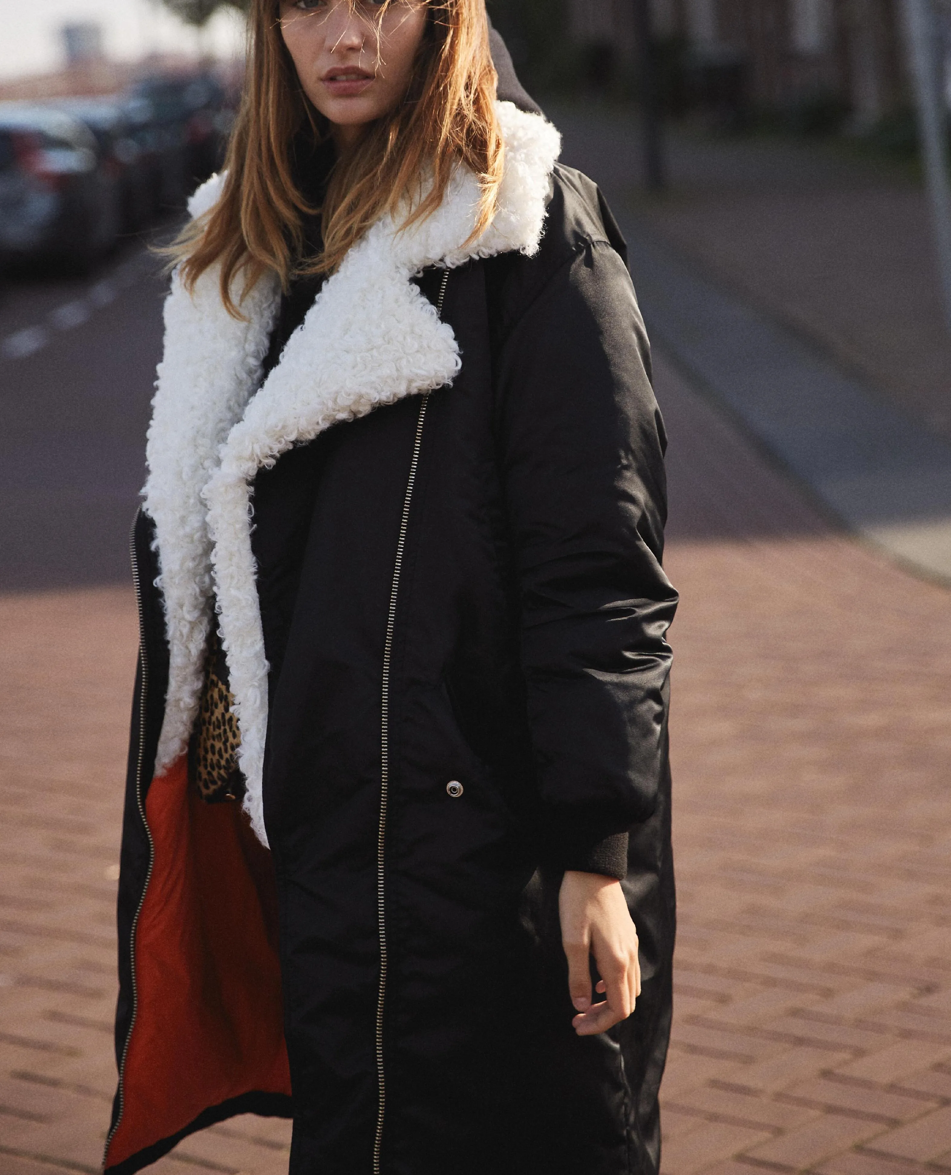 Parka coton noir col façon fourrure blanc