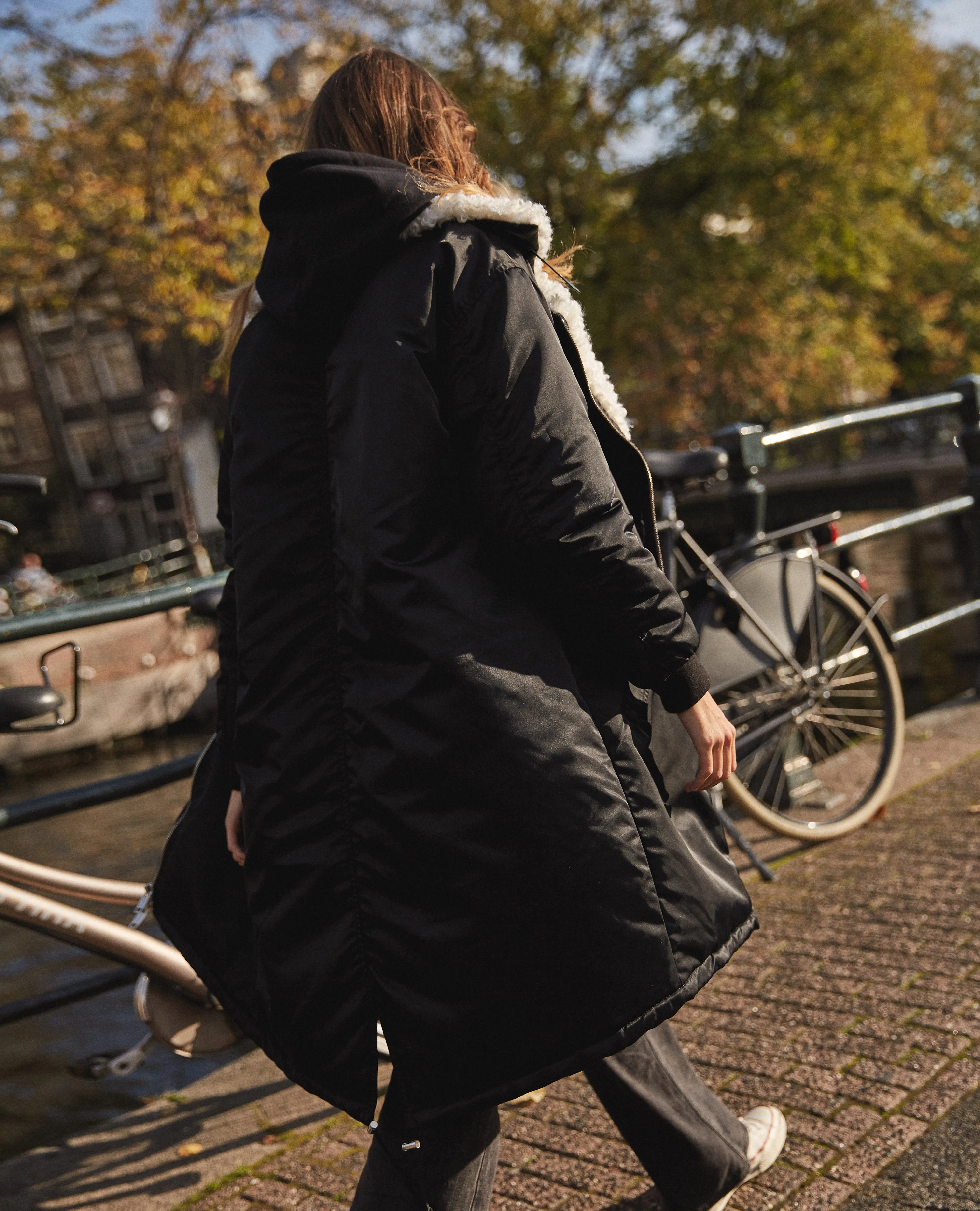 Parka coton noir col façon fourrure blanc